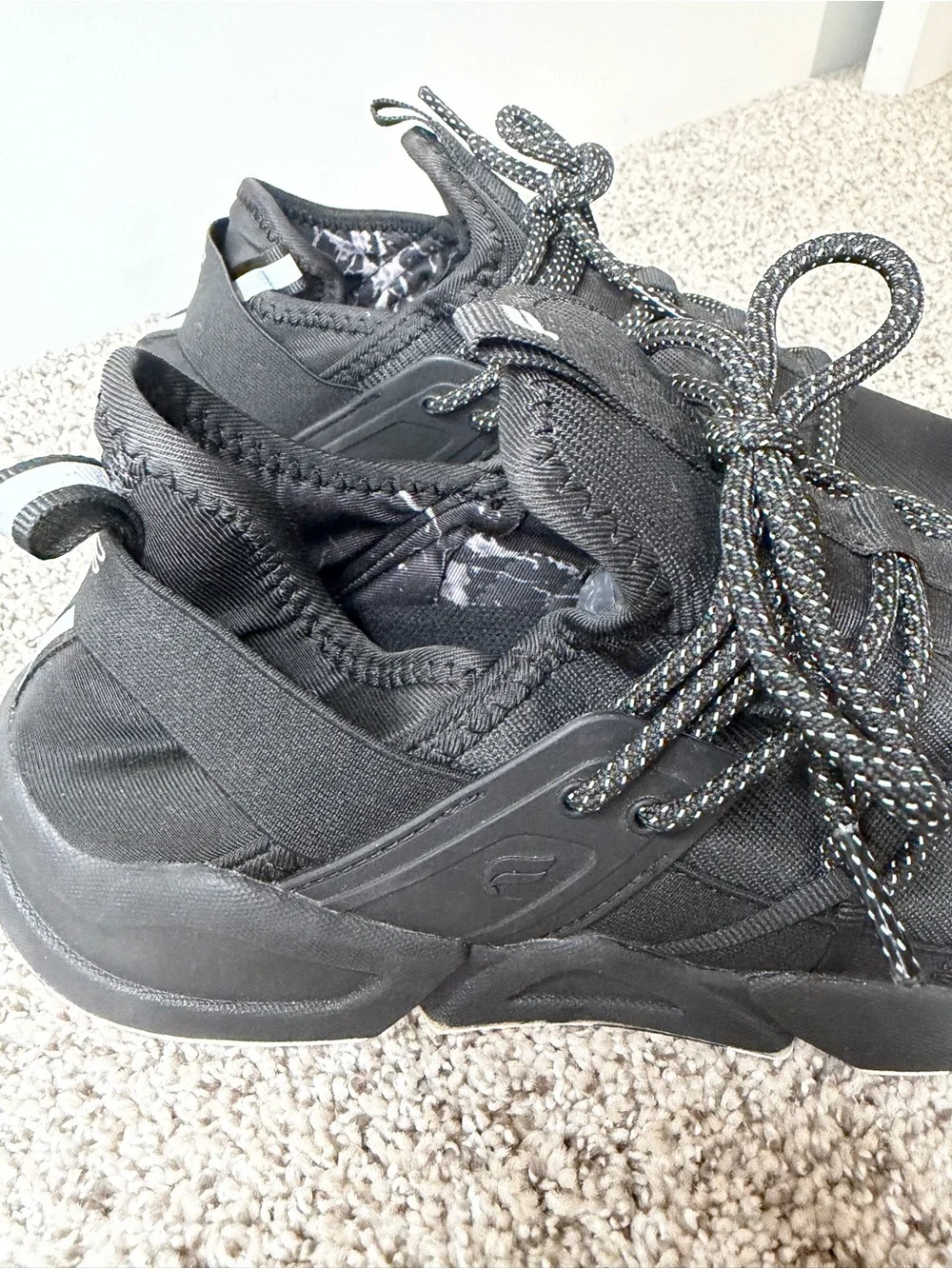 Like New Fabletics Marin Performance Sneaker Size 9